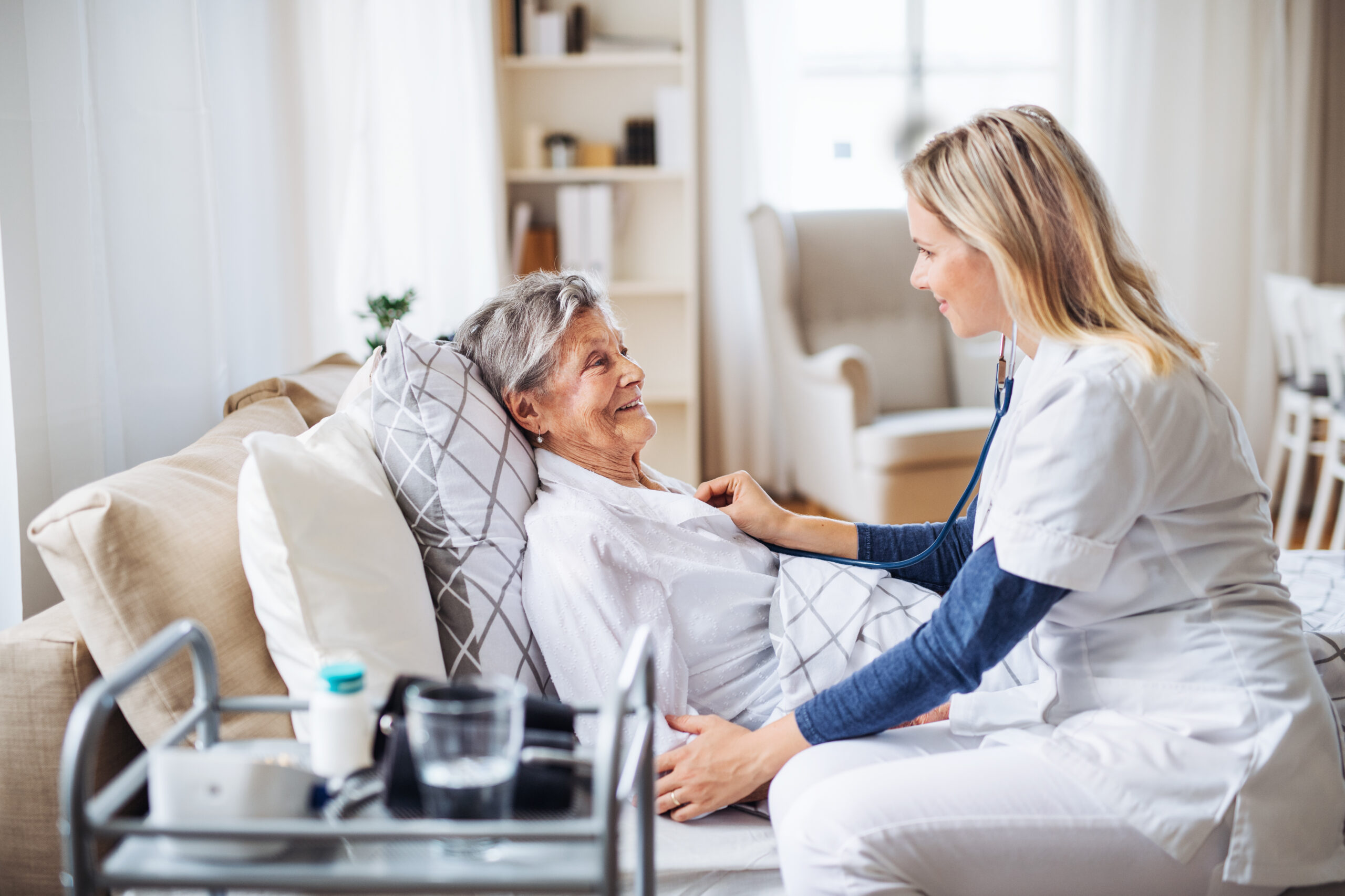 How to Choose Between In-Home Care and Home Health Care Services: A Quick Guide